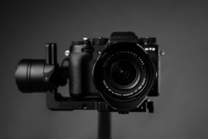 Fotoapparat auf Stativ
